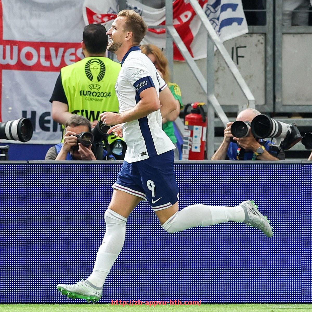 HTH华体会APP下载-英超布莱顿球衣设计及球队特色介绍